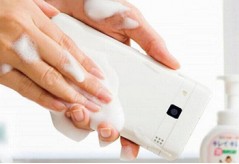 原來日本才是全民防水手機時代的起源！